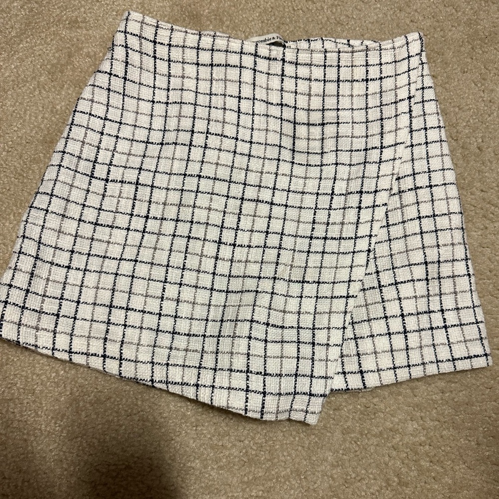 Abercrombie & Fitch White Mini Skort with Navy Windowpane Plaid Tweed Checkered